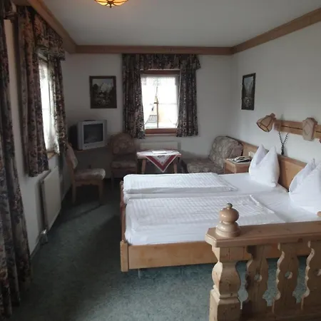 فندق Kaiserhotel Neuwirt 3*