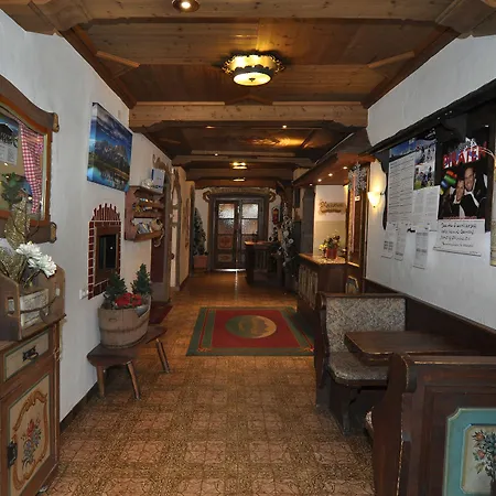 Kaiserhotel Neuwirt فندق اوبرندورف ان تيرول