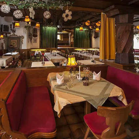 Kaiserhotel Neuwirt فندق اوبرندورف ان تيرول