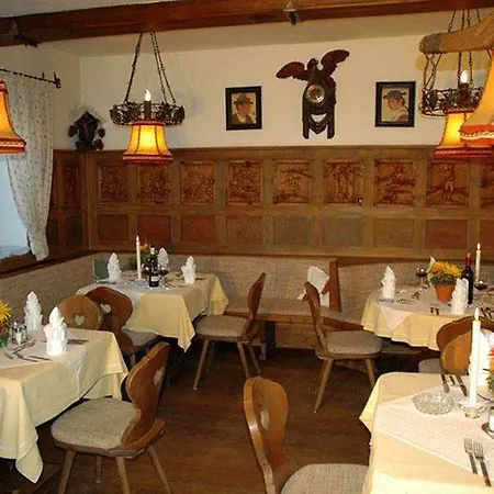 Kaiserhotel Neuwirt فندق 3*