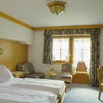 Kaiserhotel Neuwirt Otel Oberndorf in Tirol