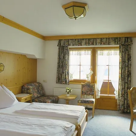 Kaiserhotel Neuwirt فندق اوبرندورف ان تيرول