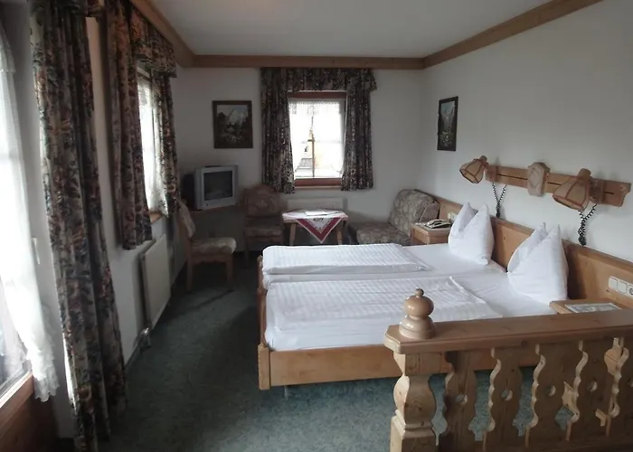 فندق Kaiserhotel Neuwirt 3*