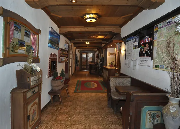 Kaiserhotel Neuwirt فندق اوبرندورف ان تيرول
