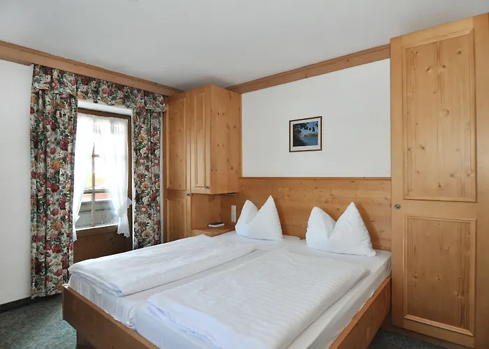 Kaiserhotel Neuwirt فندق 3*