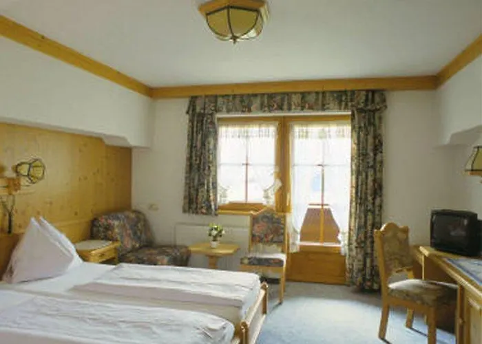 Kaiserhotel Neuwirt فندق 3*